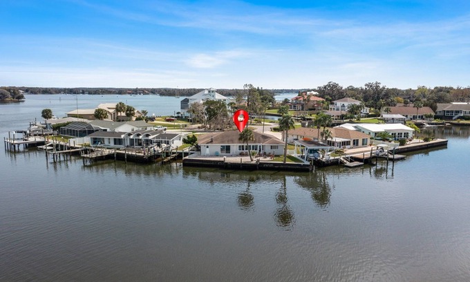 Crystal Shores House | Unmatched Views of the Main River – Guest Rated 10/10