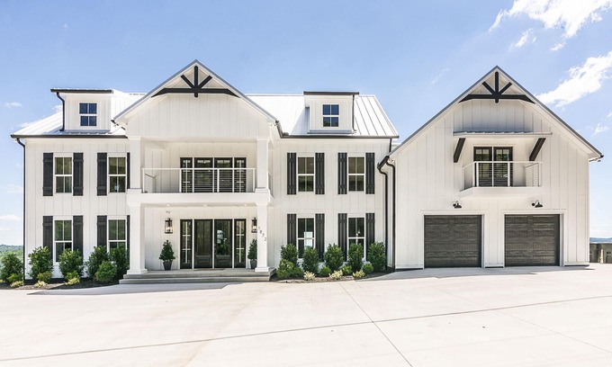 Celina House | Unforgettable Lakehouse with Million Dollar Views & Spa