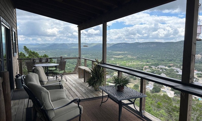 Concan House | Unforgettable Views and Family-Friendly Comfort at Bethel 2
