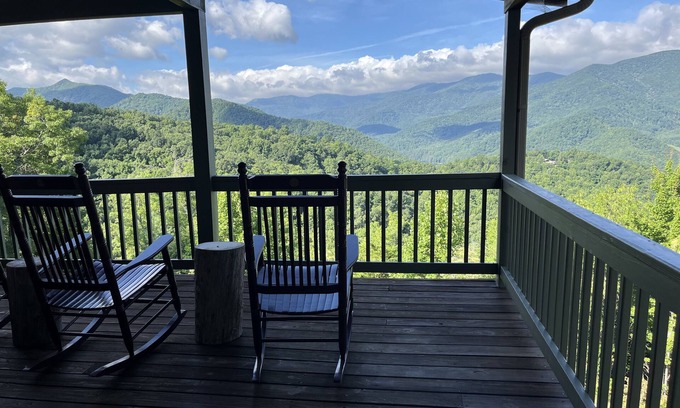 Canton House | Breathtaking Views from a 360° Wrap-Around Porch
