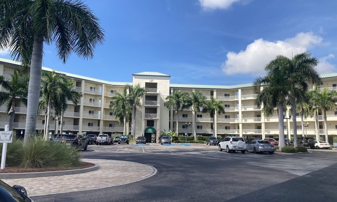 St. Petersburg - Clearwater Condo | Unforgettable Waterfront Retreat on Boca Ciega Bay