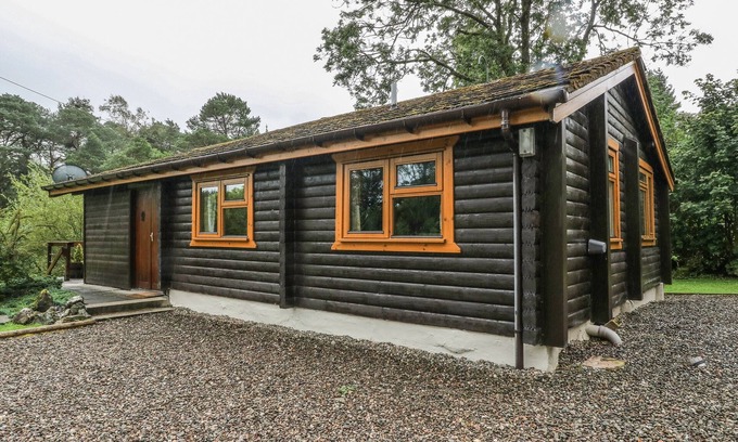 Killin Cottage | Millmore Cabin: Pet-Friendly Retreat with Open Fire in Killin