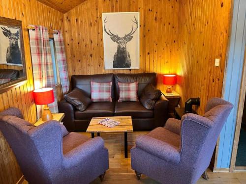Bruichladdich Ski Chalet | Milton Bay Lodge: Guest Rated 9.5, Pet-Friendly Retreat