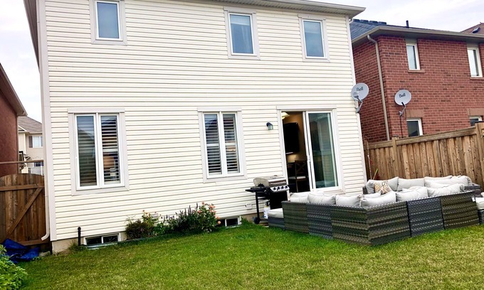 Halton Regional Municipality House | Milton: Your Ideal Home Away From Home with Family Amenities