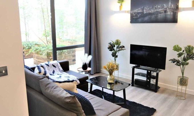 Great Linford Apartment | Family-Friendly Getaway in Milton Keynes with Kitchen Access