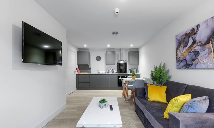 Yardley Gobion Apartment | Cozy Milton Keynes Infra Mews Apt with Parking & Breakfast