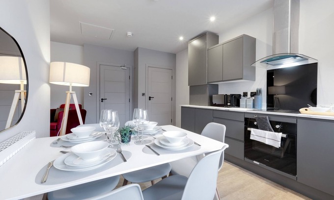 Milton Keynes Apartment | Milton Keynes Infra Mews Apt 06 with Breakfast & Parking