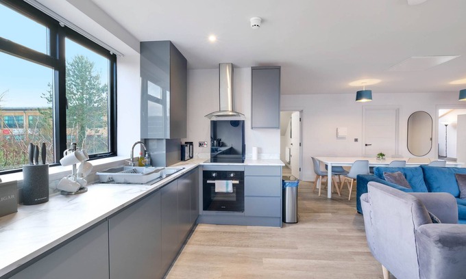 Yardley Gobion Apartment | Modern Milton Keynes Infra Mews Apt with Parking & Breakfast