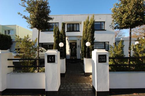 Lee-on-the-Solent Bed & Breakfast | Milvil: 4-Star Hotel with Outstanding Guest Ratings