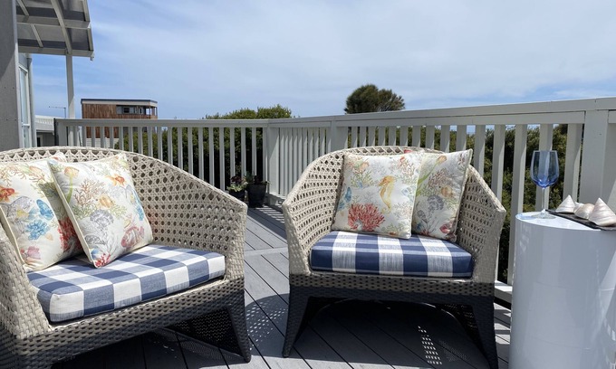 Lulworth House | Beachfront Bliss at Mima’s Nest - Rated 9.6/10!