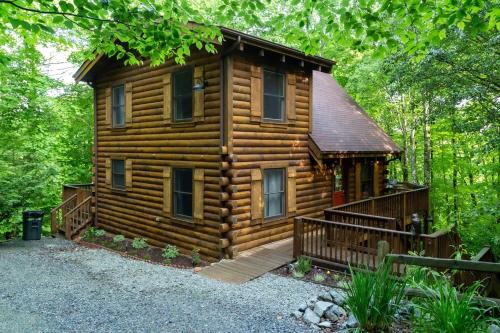Boone House | Family-Friendly Stay at Mimi's Cottage with Pet Amenities