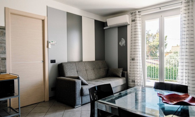 Cervo Apartment | Cozy Mimosa One Bedroom Apartment with Spa & Breakfast