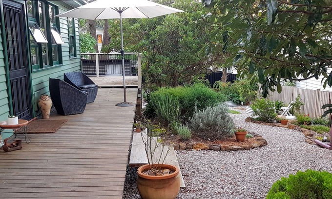 Katoomba House | Relaxing Mimosa Retreat: Steps from Breathtaking Waterfalls