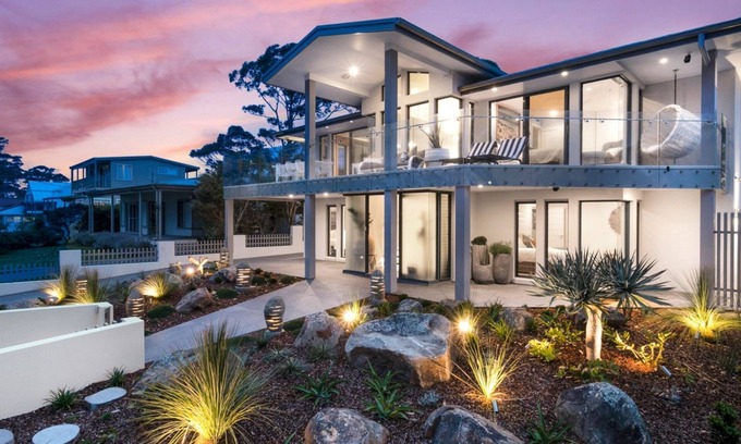 Hyams Beach House | Mimosa House - 250m to Chinamans Beach in Jervis Bay!