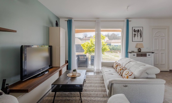 Saint-Victor-la-Coste House | Discover Mimosas: Cozy Single-Story Retreat with Spa