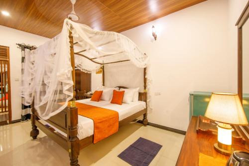 Mirissa Bed & Breakfast | Discover Mimoza Mirissa: 4-Star Perfection with Pool & Hot Tub