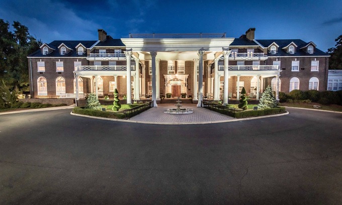Luray Hotel | Historic Mimslyn Inn: Relaxing Getaway with Pool & Spa