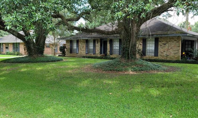 Baker House | Family-Friendly 2BR Retreat Near Park & Sports Facilities