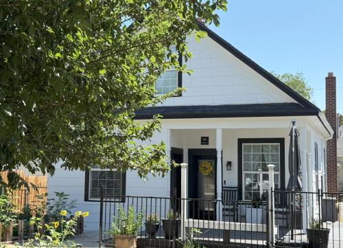 Downtown Reno House | Min From Unr, Downtown & Hospitals