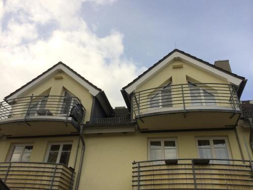 Ostseebad Ahrenshoop Apartment | Family-Friendly Getaway at Min Lütt with Hot Tub Access