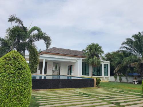 Nong Prue Resort | Family-Friendly Min&Me House Pattaya with Pool & Breakfast