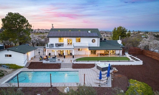 Paso Robles Villa | Hilltop Estate with Pool & Spa, Minutes to Downtown