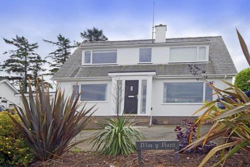 Abersoch House | Discover Min Y Nant: A 4-Star Family-Friendly Retreat