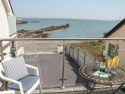 Amlwch House | Explore Min Y Traeth: Family-Friendly 4-Star Retreat
