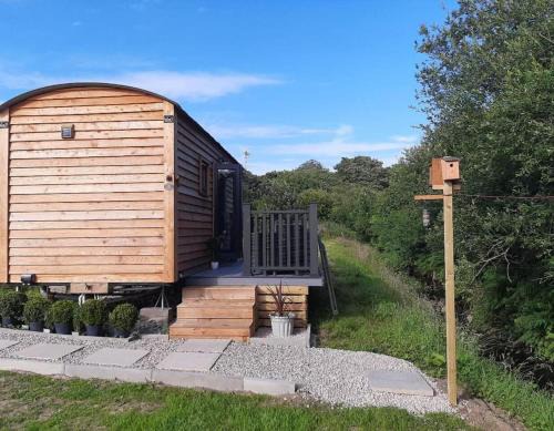 Malltraeth House | Relaxing Shepherds Hut with Hot Tub on Anglesey, Wales