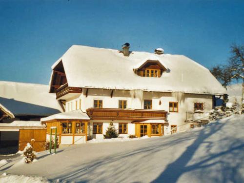 Altmuenster House | Minabauer: Enjoy a Family-Friendly Retreat with Pool Access