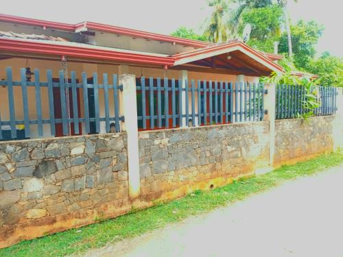 Anuradhapura House | Family-Friendly Mindi Guest with Kitchen & Top Ratings
