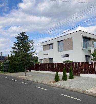 Sostogyogyfurdo Apartment | Discover Mineral Apartman Diamond: Family-Friendly Retreat