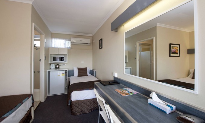 Maryborough Hotel | Relax at Mineral Sands Motel with Pool and Family Amenities