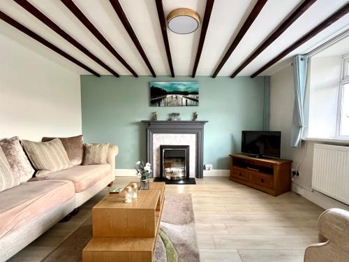Trecynon House | Historic Miners Cottage near Brecon - Family & Pet Friendly
