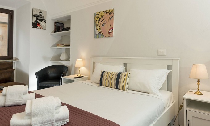 Rione IX Pigna Apartment | Stylish Minerva in Pantheon Apartment with Spa & Breakfast