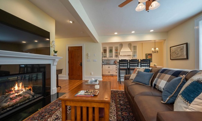 Hendersonville Apartment | Historic Minette's Downtown Condo: Top-Rated Family Retreat