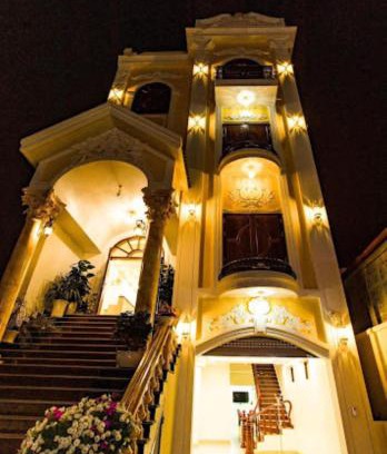 Moc Chau Hotel | Minh Cường Hotel: Guest Rated 9/10 with Family-Friendly Perks