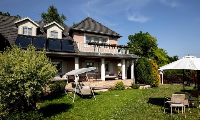 Felsopeteny House | Pet-Friendly Miniúr Udvarház with Hot Tub & 10/10 Reviews