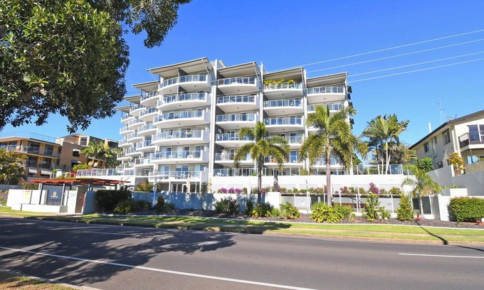 Pialba Apartment | Cozy Mini Apartment with Ocean View and Spa Amenities