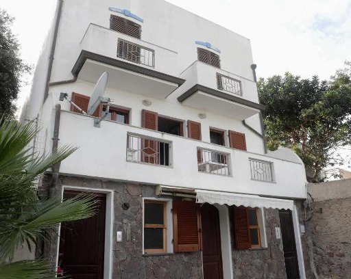 Calasetta Apartment | Cozy Mini Appartamento in Calasetta, Perfect for Families