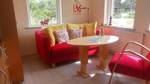 Rantum House | Cozy Mini Beach House with Breakfast & Pet-Friendly Stays