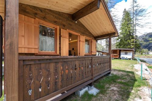 Formazza Ski Chalet | Cozy Mini Chalet Walser: Top-Rated with Breakfast Included