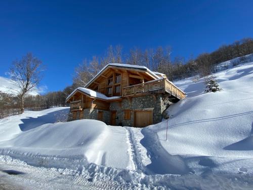 Saint-Francois-Longchamp Ski Chalet | Cozy Mini Duplex in a Family-Friendly Chalet Retreat
