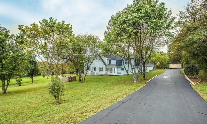 Thompson's Station Apartment | Idyllic Farmland Apartment with Pool and Sunset Views
