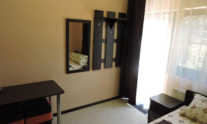 Gelendzhik Hotel | Cozy Mini Gostińica: Pet-Friendly Stay with Kitchen Access