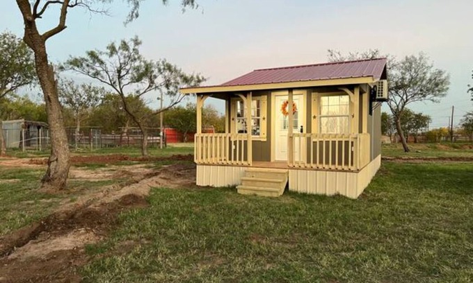Wichita Falls Cabin | Cozy Mini Home by Kataluma with 9.8/10 Guest Rating