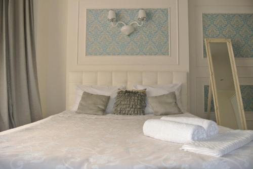 Darnyckyj Hotel | Budget-Friendly Stay at Mini Hotel on Poznyaky for Families