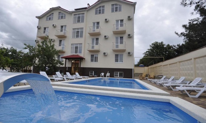 Gelendzhik Hotel | Discover Mini-hotel Slavyansky: Rated 9/10 with Pool & Kitchen