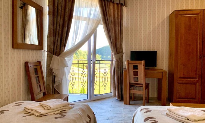 Polyana Hotel | Child-Friendly Mini Hotel Solnce Karpat with Kitchen Access