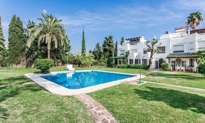 Nueva Andalucia House | Cozy Mini Motel at Los NaranjosGC with Pool & Breakfast
